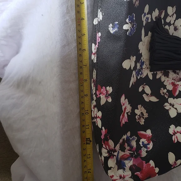 Liz Claiborne Black Floral Shoulder Bag - Picture 6 of 7